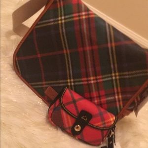 DOONEY & BOURKE Messenger w/Flap Wristlet